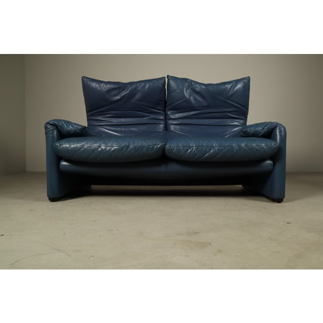 Cassina Maralunga 2-Seater Sofa in Blue Leather by Vico Magistrettifor Cassina, Italy, 1973 For Sale - Image 4 of 16