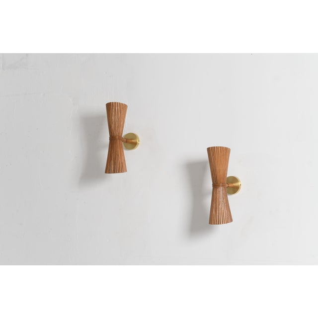 Mid-Century Modern Pair of Rattan & Brass Wall Sconce For Sale - Image 3 of 7