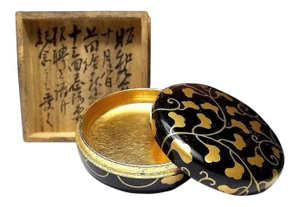 1930s Early 20th Century Japanese Kogo Incense Box Wood Gold Leaf Samurai Makie Lacquer Lidded
