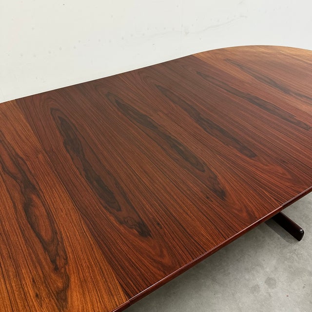 Brown Round Extandable Dining Table in Mahogany For Sale - Image 8 of 10