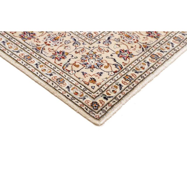 Middle Eastern Rug in Pure Wool For Sale - Image 5 of 11