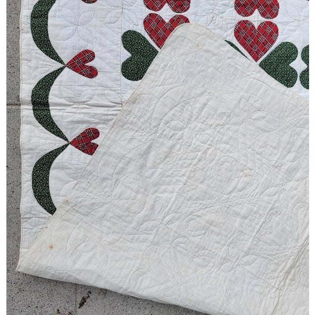 19thc Red & Green Double Hearts Applique Quilt W/ Swag Border For Sale - Image 10 of 11