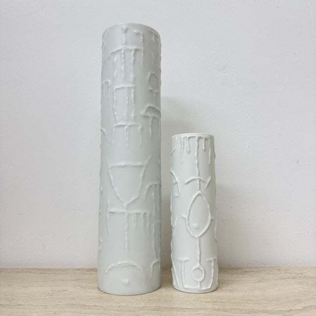 White Abstract Porcelain Vases by Cuno Fischer for Rosenthal, Germany, 1980s, Set of 2 For Sale - Image 8 of 15