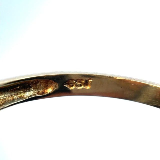 Mid 20th Century 14k Yellow Gold Carved Light Orange Coral Ring, Size 8 For Sale In New York - Image 6 of 6