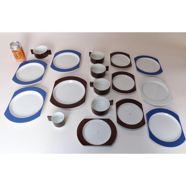 Richard Ginori Vintage Alitalia First Class Plates and Cups Designed by Joe Colombo - Set of 17 For Sale - Image 4 of 16