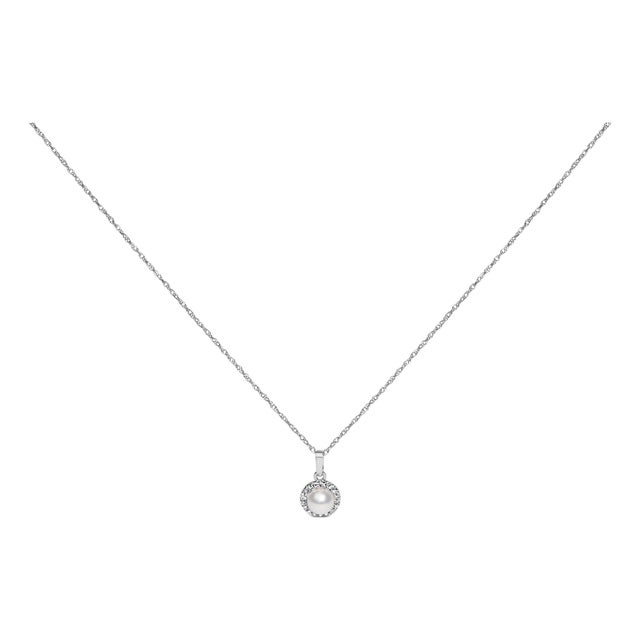 10K White Gold 5MM Cultured Pearl and Diamond Accent Halo Pendant Necklace For Sale