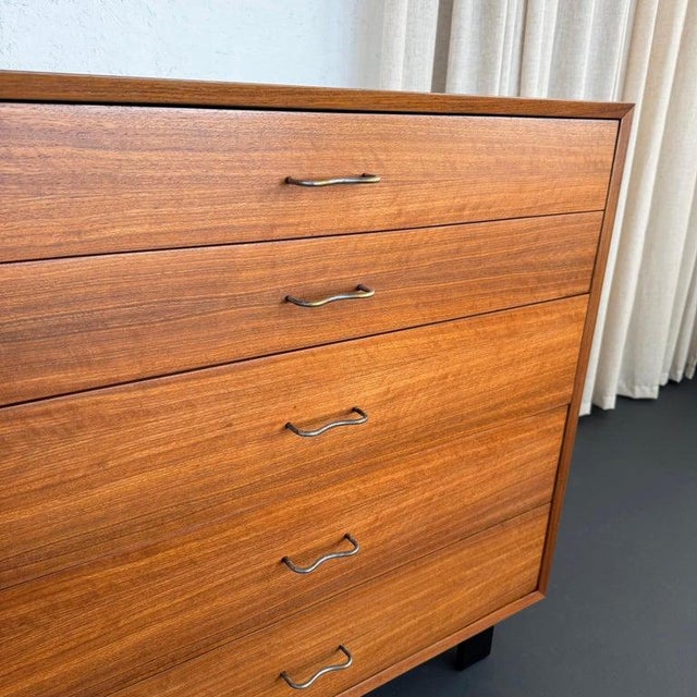 Mid Century Modern Walnut Dresser by George Nelson for Herman Miller For Sale In New York - Image 6 of 8