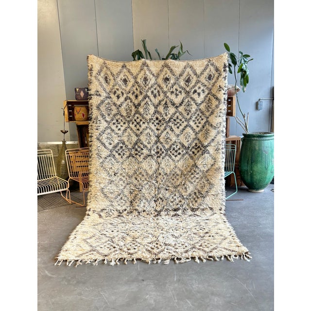 This impressive vintage Moroccan Beni Ouarain Marmoucha rug is an authentic handwoven Berber carpet from the Atlas...