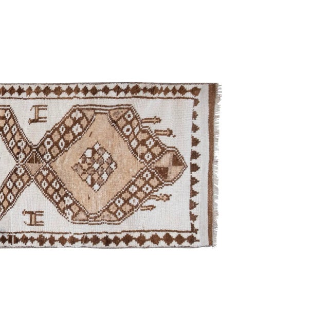 1970s Natural White Herki Turkish Hand-Knotted Runner 2'9" X 11'6" For Sale - Image 5 of 13