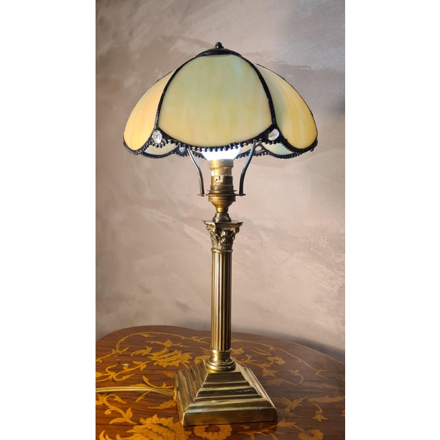 Gold Brass Lamp with Corinthian Column and Pâte de Verre Lampshade, 1890s For Sale - Image 8 of 9