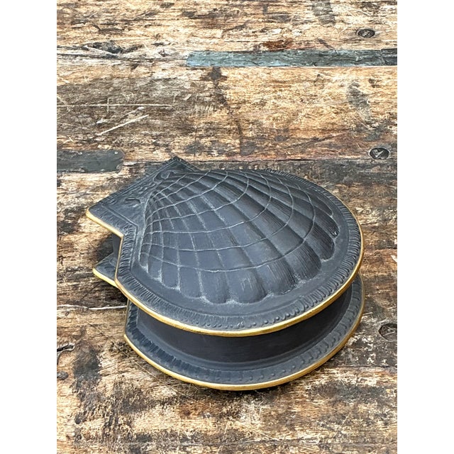 Late 20th Century Vintage Italian Black Porcelain Shell Box For Sale - Image 5 of 12