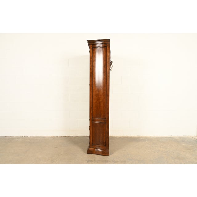 Davis Cabinet Co. French Regency Louis XVI Carved Cherry Wood Lighted Bookcase or Display Cabinet, Circa 1960s For Sale - Image 13 of 17
