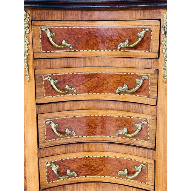 French Louis XV Style Chest of Drawers in Elm Burl and Walnut, 1940s For Sale - Image 11 of 18