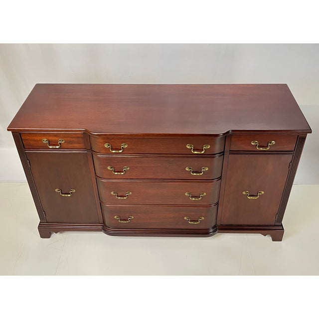 Chippendale Vintage Georgetown Galleries Attributed Mahogany Bowfront Buffet For Sale - Image 3 of 18