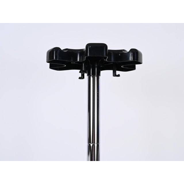 Italian Coat Stand in Chrome and Black Plastic attributed to Lucchi & Orlandini for Velca, 1970s For Sale - Image 12 of 16