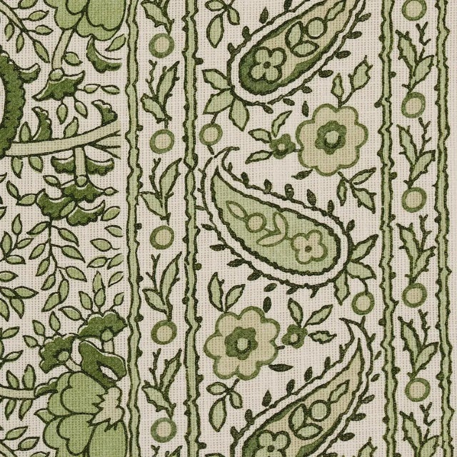 Schumacher Sample - Schumacher x Mark D. Sikes Daisy Indoor/Outdoor Fabric in Leaf Green For Sale - Image 4 of 6