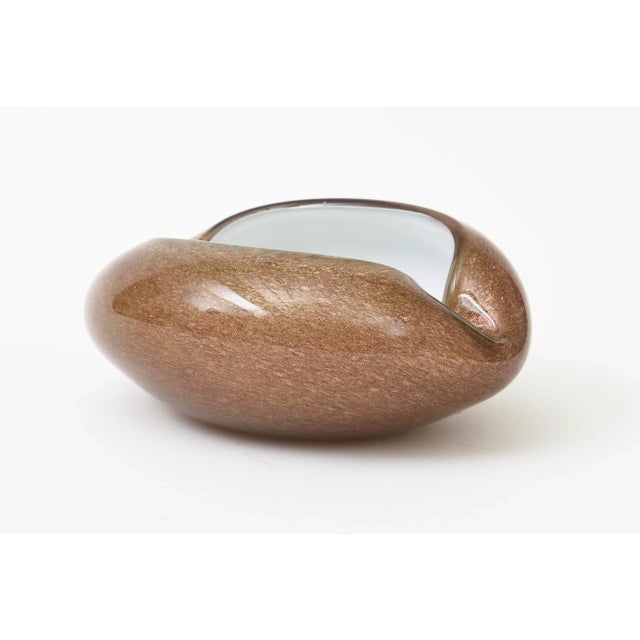 Seguso A.V. Vintage Murano White Cased Copper and Gold Aventurine Murano Cinched Bowl or Ashtray, 60's For Sale - Image 4 of 12