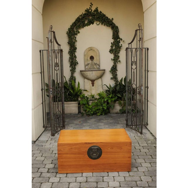1920s Asian Camphor Wood Box with Traditional Lockset and Lateral Handles For Sale In Atlanta - Image 6 of 12