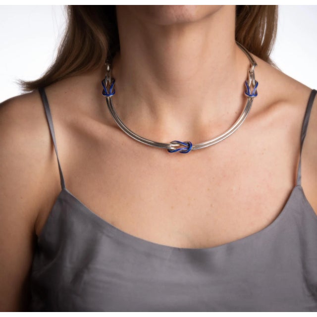 Modern 60s Vintage Gucci Hercules Knot Necklace Silver Blue Enamel Collar 18" For Sale - Image 3 of 4