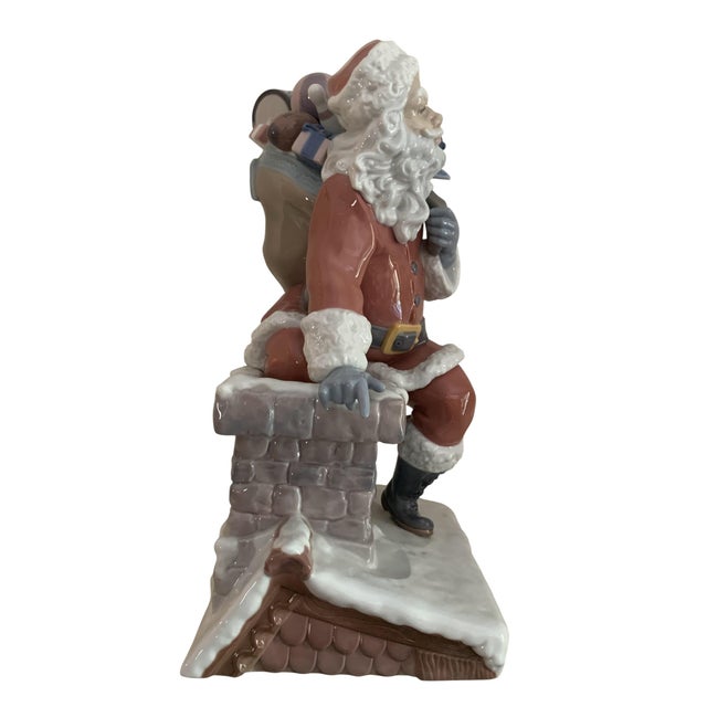 Lladro 2007 Lladro Down the Chimney Santa – Figurine For Sale - Image 4 of 10