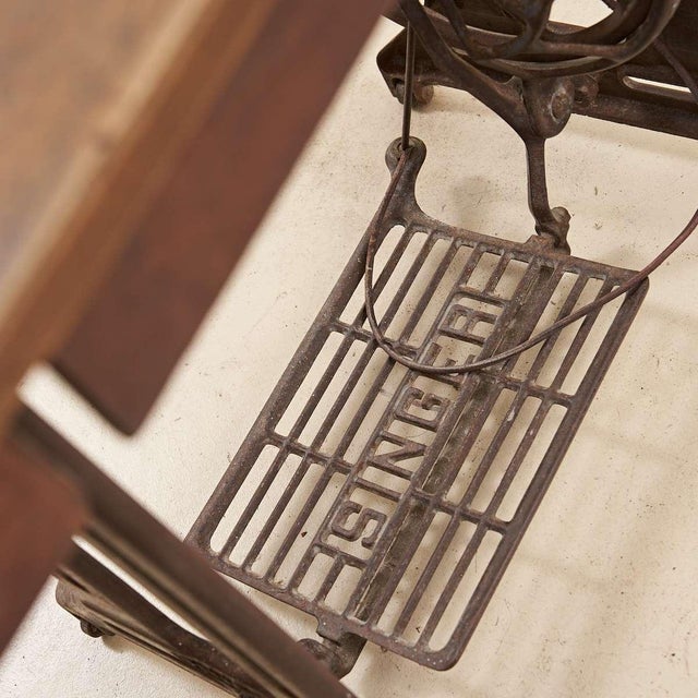 Metal Singer Sewing Machine with Cast Iron Base For Sale - Image 7 of 8