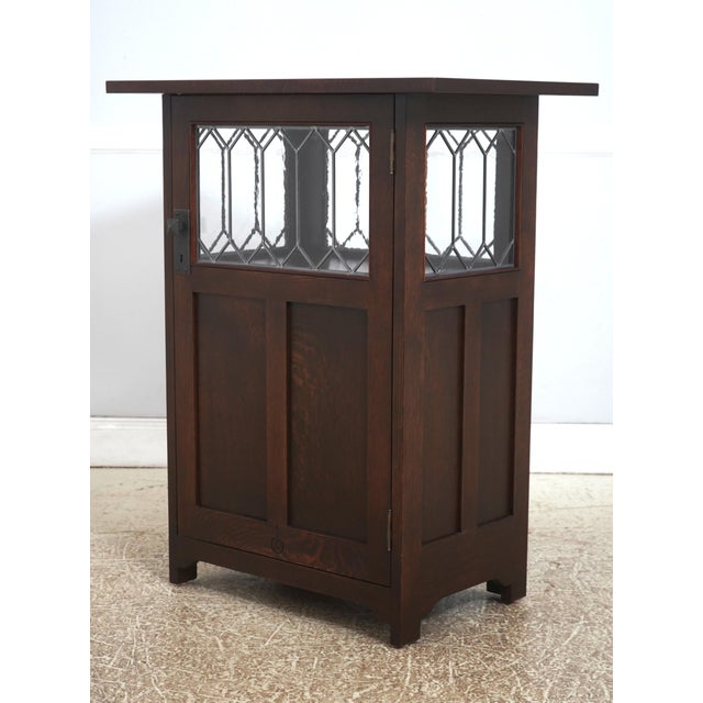 Age: Approx. 30 Years Old Details: Arts & Crafts Style Key Locking w. Key High Quality Construction Lighted Interior...