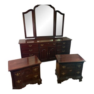 Late 20th Century Traditional Solid Cherry Kincaid Bedroom Set (Dresser With Mirror, 2 Nightstands), Made in Usa For Sale