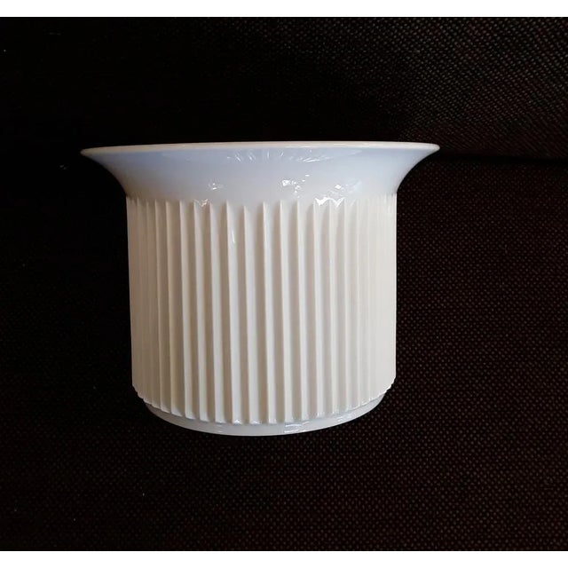 1970s Vintage German Flower Vase in White Corrugated, Glazed Porcelain from Meissen, 1970s For Sale - Image 5 of 5