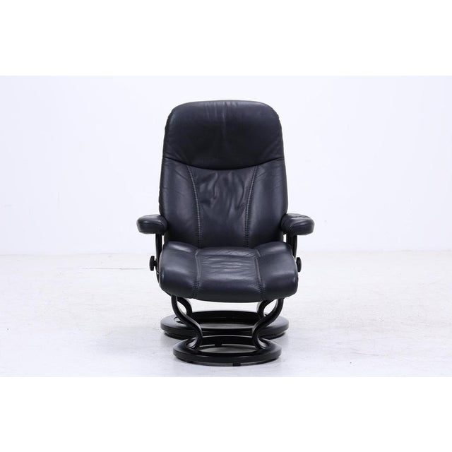 Animal Skin Set of Consul Recliner with Ottoman in Leather from Stressless For Sale - Image 7 of 18