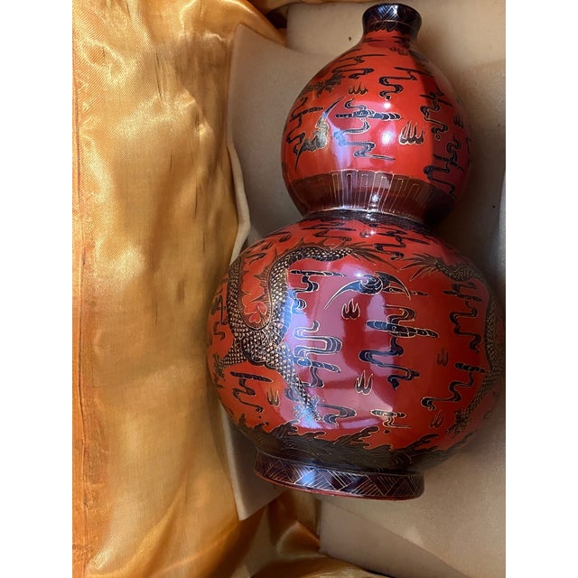 Late 20th Century Jingdezhen Chinese Double Gourd Dragon Vase - Iron Red & Gold - Boxed 12" For Sale - Image 4 of 13