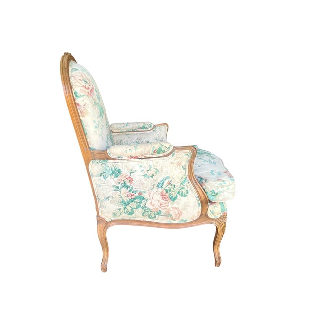 Vintage Pair of Louis XV Style Floral Upholstered Bergère Accent Chairs in English Traditional Style For Sale - Image 11 of 18
