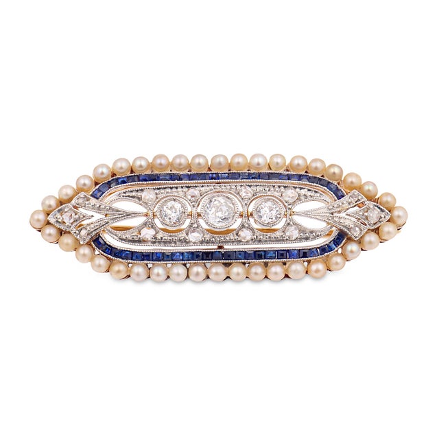 Traditional 1910s Edwardian Diamond Pearl Sapphire Platinum and Yellow Gold Brooch For Sale - Image 3 of 6