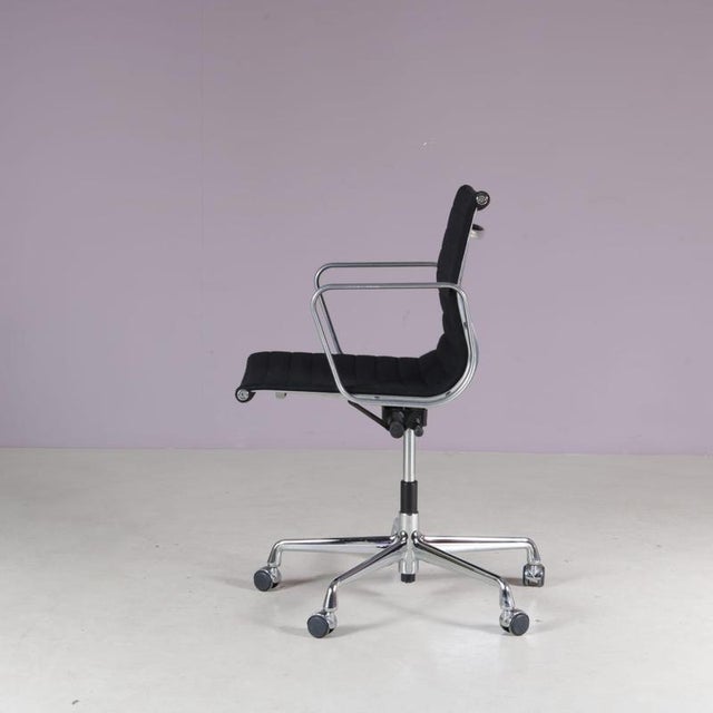 EA118 Chair by Charles & Ray Eames for Vitra, Germany, 2000s For Sale - Image 5 of 10