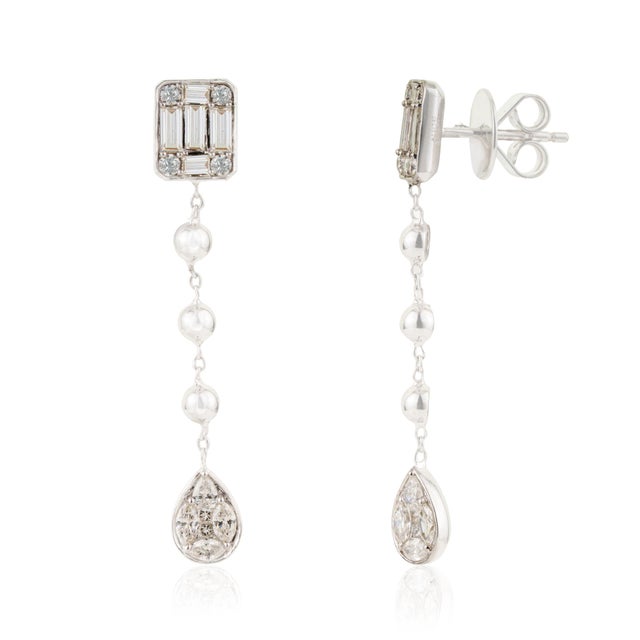 Modernist 1.08ct Mixed Cut Diamond Teardrop Chain Earrings in 14k White Gold- A Pair For Sale - Image 4 of 13