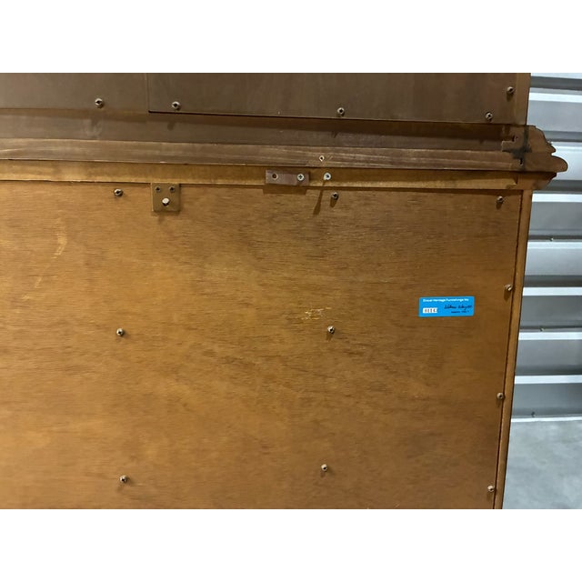 Vintage Drexel Heritage Brittany Collection Louis XV Style Provincial China Hutch Display For Sale In Chicago - Image 6 of 11
