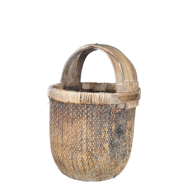 Chinese Early 20th Century Antique Chinese Hand Woven Willow Rice Gathering Basket Bentwood Handle Bucket For Sale - Image 3 of 8