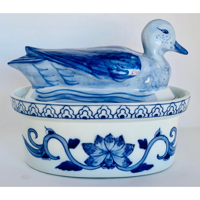 Late 20th Century Chinoiserie Porcelain Duck Tureen in Blue and White For Sale - Image 4 of 12