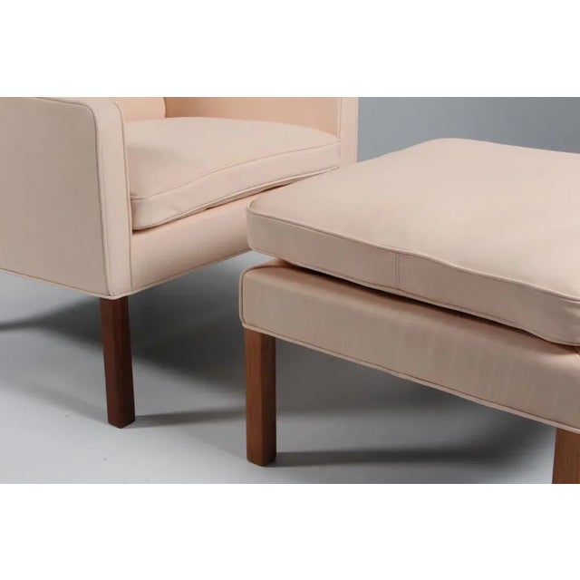 Set of Natural Leather Wingback Chair and Ottoman by Børge Mogensen for Fredericia For Sale - Image 3 of 13