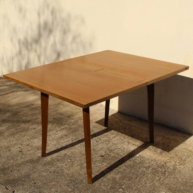 Art Deco French Dining Table, in Good conditions. Designed 1920 to 1949