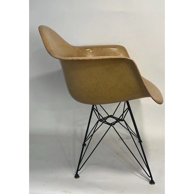 Vintage Eiffel armchair, great shape, no chips. Two of the feet pads have been replaced, everything else is original....
