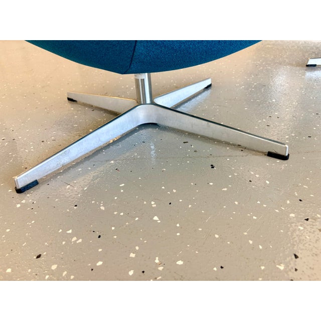 Teal Arne Jacobsen for Fritz Hansen Distributed by Knoll Egg Chairs - A Pair For Sale - Image 8 of 8