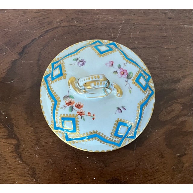 Antique 18th Century William Duesbury Chelsea Derby Porcelain Caudle or Chocolate Cup, Cover & Saucer Circa 1770 For Sale - Image 9 of 12