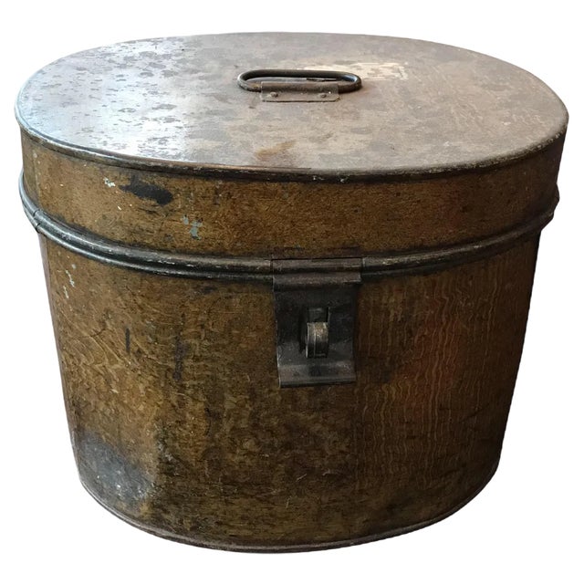 19th Century Empty Metal Hat Box, 1875 For Sale