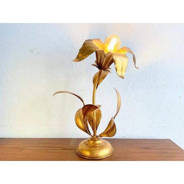 Mid-Century Modern Hollywood Regency Gold Flower-Shaped Table Lamp in the style of Koegl, 1970s For Sale - Image 3 of 10