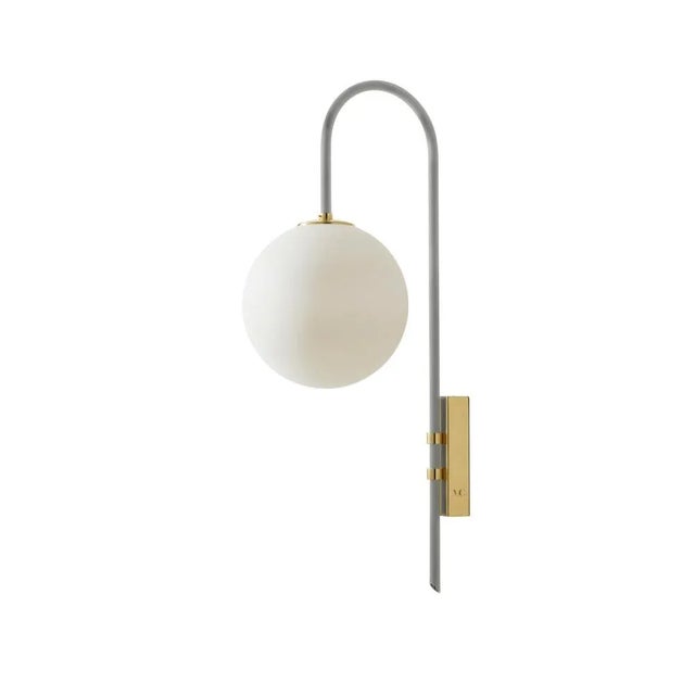 Papyrus brass wall lamp 06 by magic circus editions. Dimensions: h 77 x w 25 x d 36.5 cm. Materials: smooth brass, mouth...