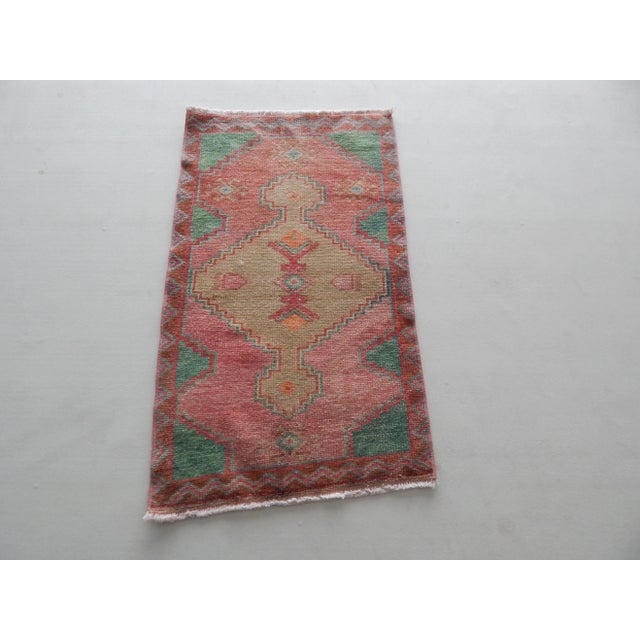 Light Pink Vintage Small Oushak Turkish Rug 1'10" X 3'3" For Sale - Image 8 of 8