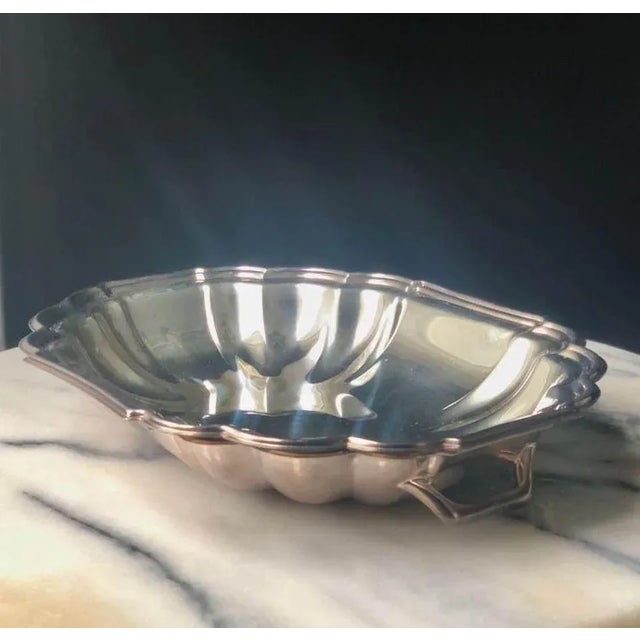American Mid 20th Century Scalloped Silverplate Lidded Server For Sale - Image 3 of 6