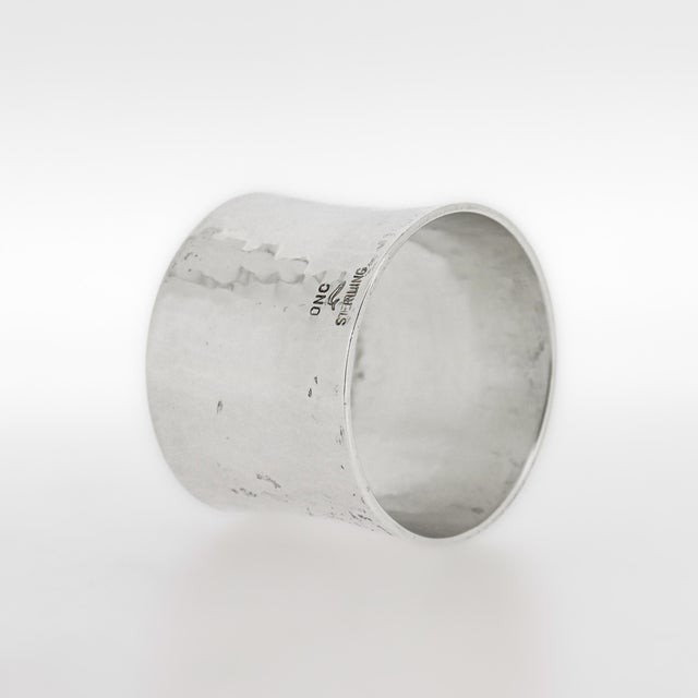 American Vintage American Old Newbury Crafters Sterling Silver Hand-Hammered Napkin Ring For Sale - Image 3 of 12
