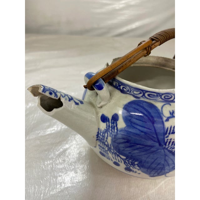 Late 19th Century Late 19th Century Blue and White Chinese Porcelain Tea Pot For Sale - Image 5 of 8