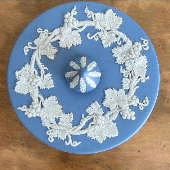 1970s Vintage 1973 Wedgwood Made in England Blue Jasperware Round Trinket Box For Sale - Image 5 of 11